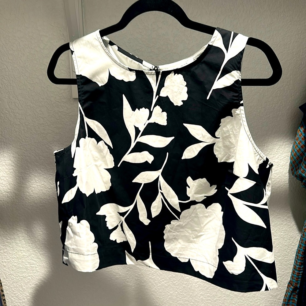New Kate Spade Target Black and White Sleeveless Medium Top!